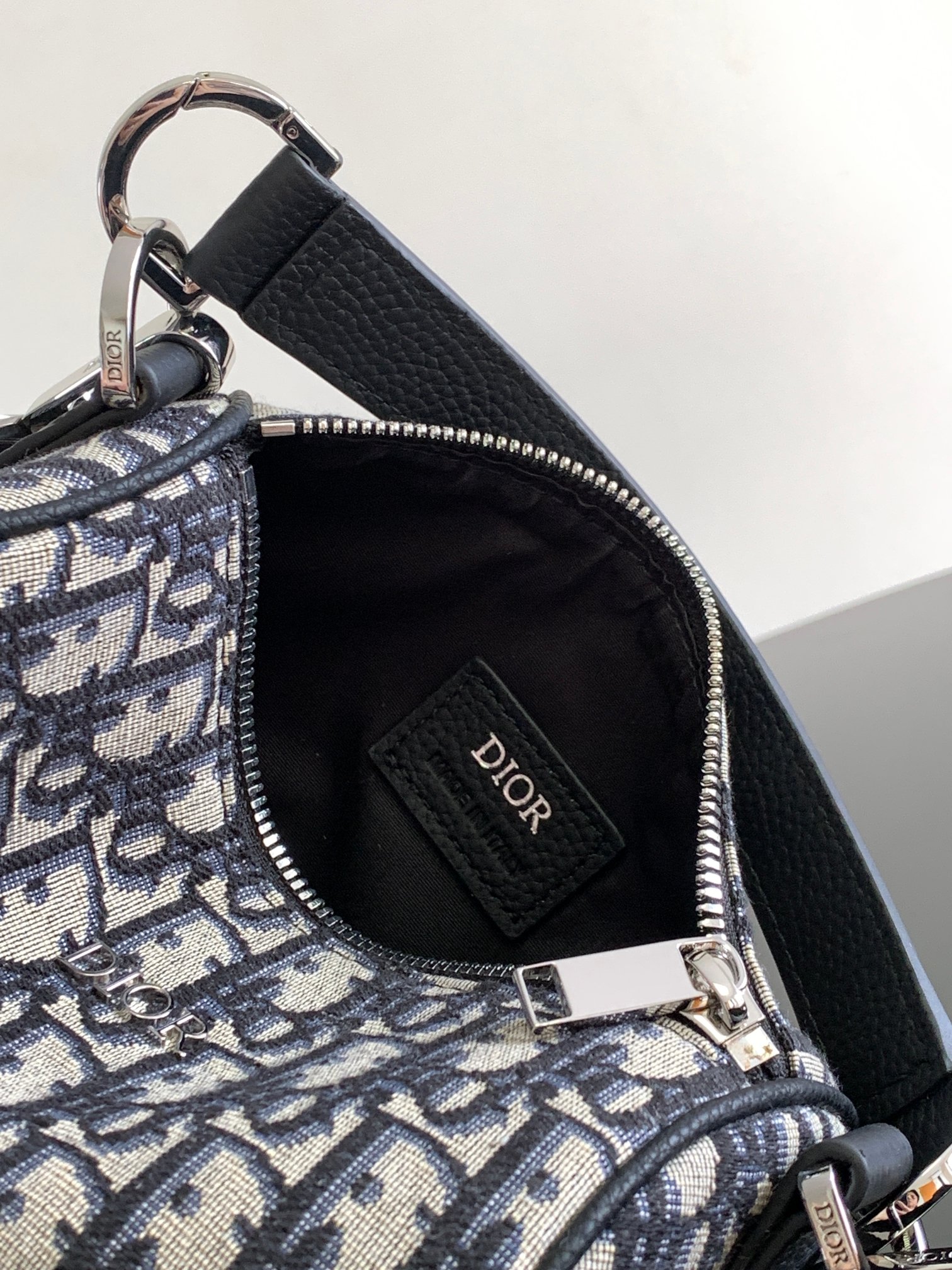 Diro Oblique Roller Barrel Crossbody Bag-17*11.5*11.5CM Diro Oblique Roller Barrel Crossbody Bag-17*11.5*11.5CM