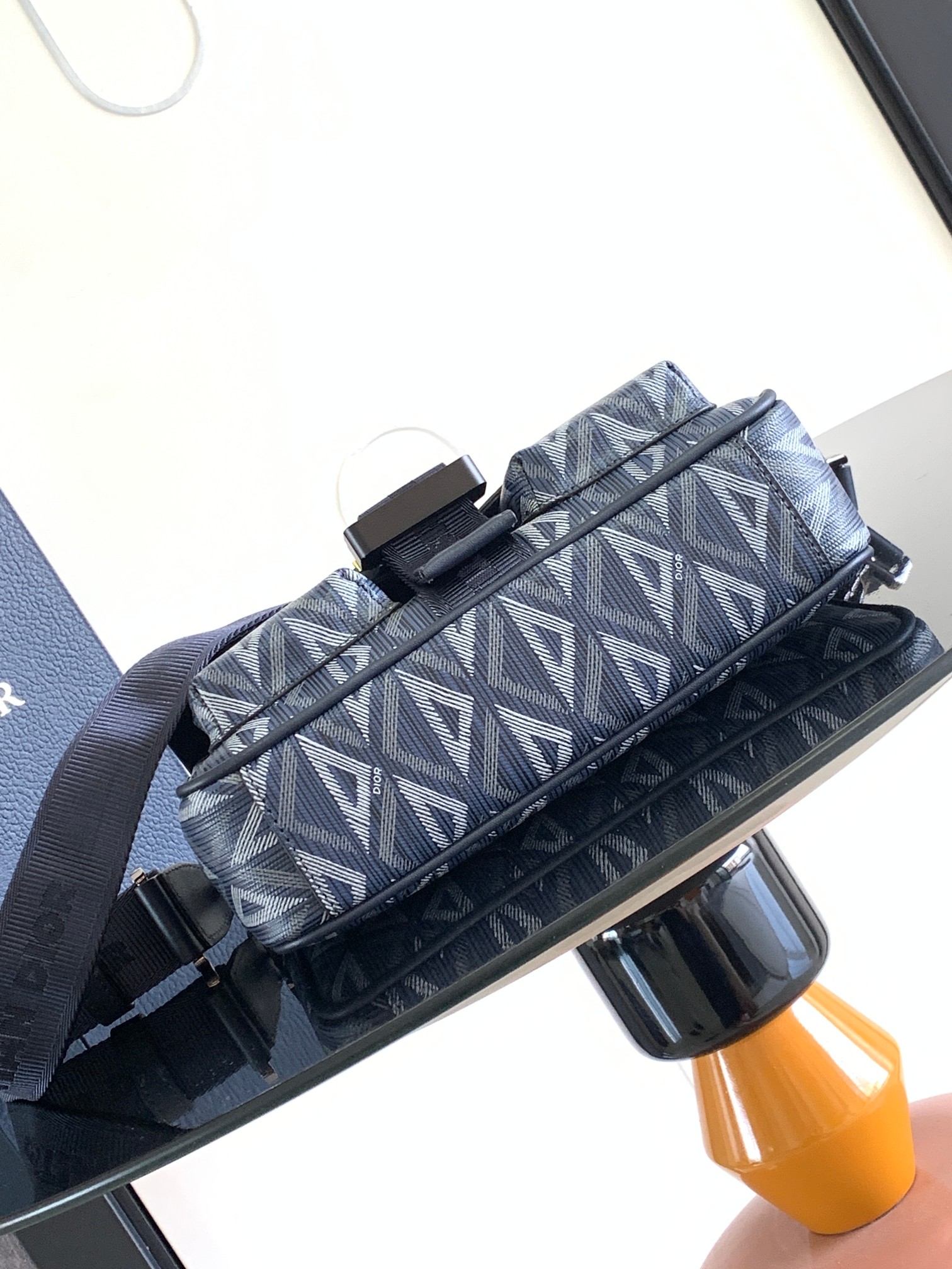 Diro Hit The Road Handbags-27 x 17 x 9CM