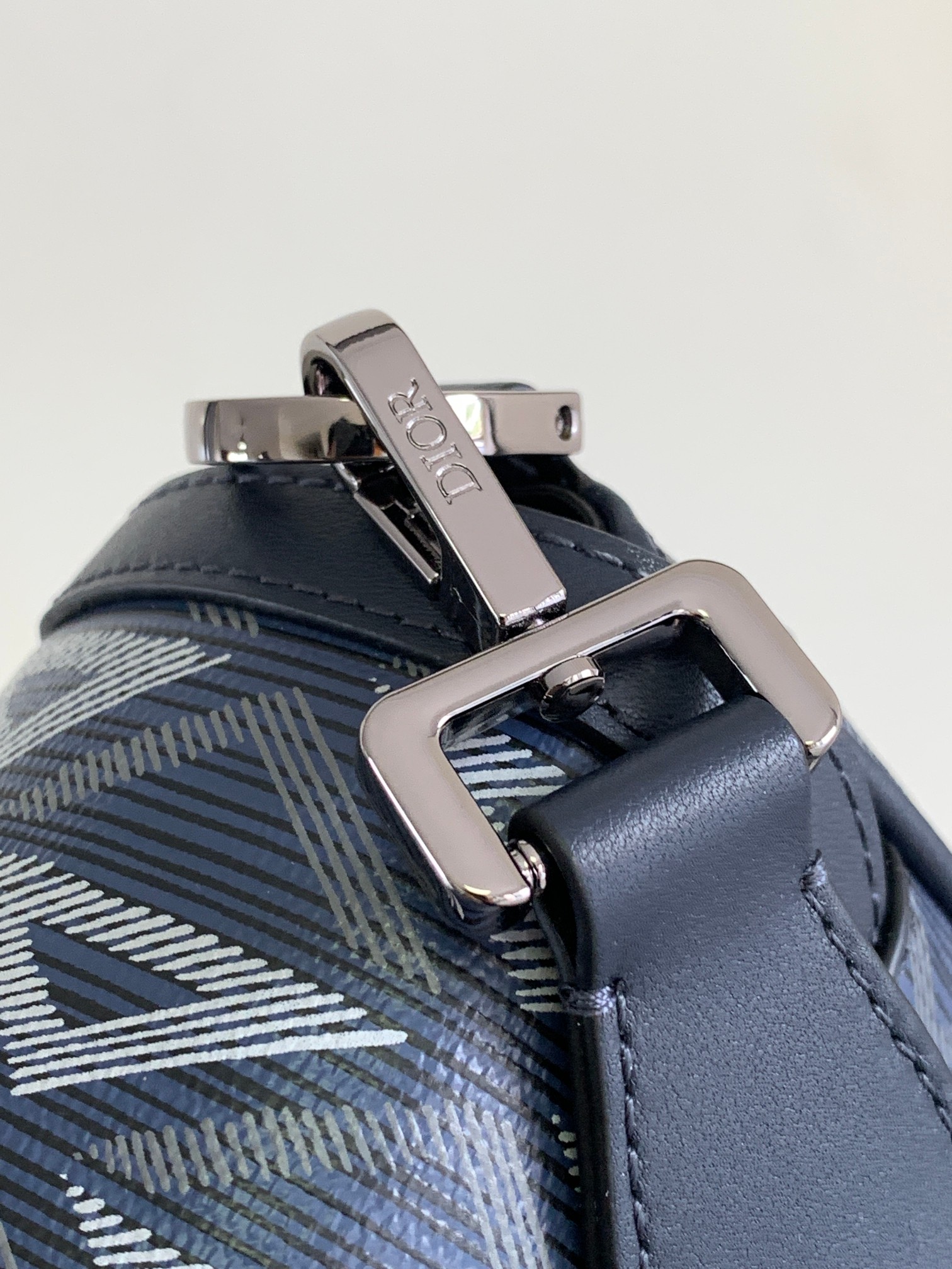 Diro Hit The Road Handbags-27 x 17 x 9CM