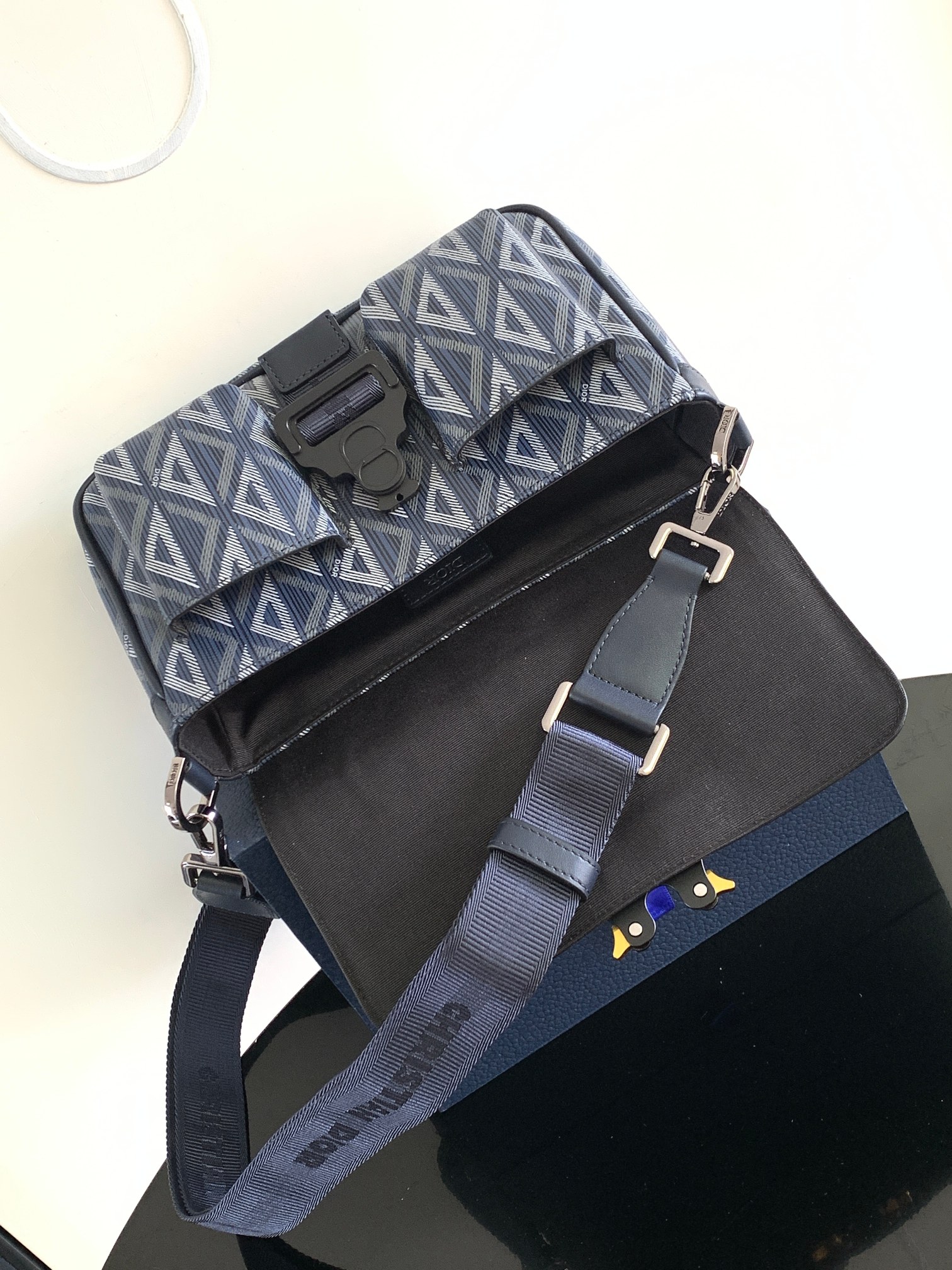 Diro Hit The Road Handbags-27 x 17 x 9CM