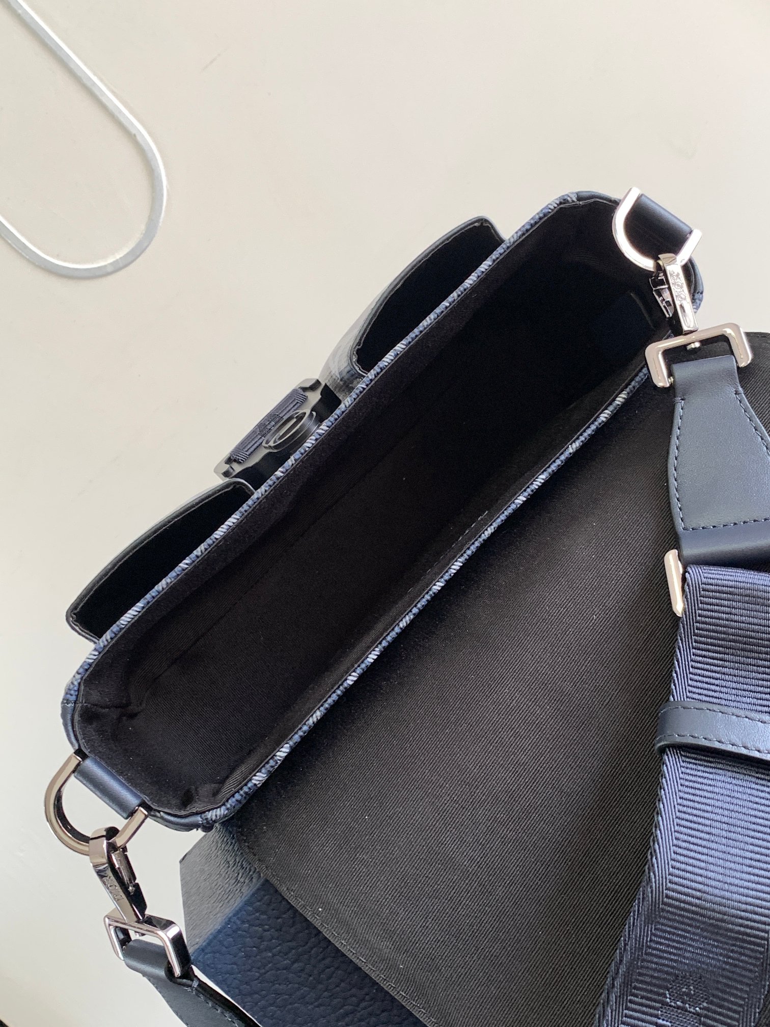 Diro Hit The Road Handbags-27 x 17 x 9CM