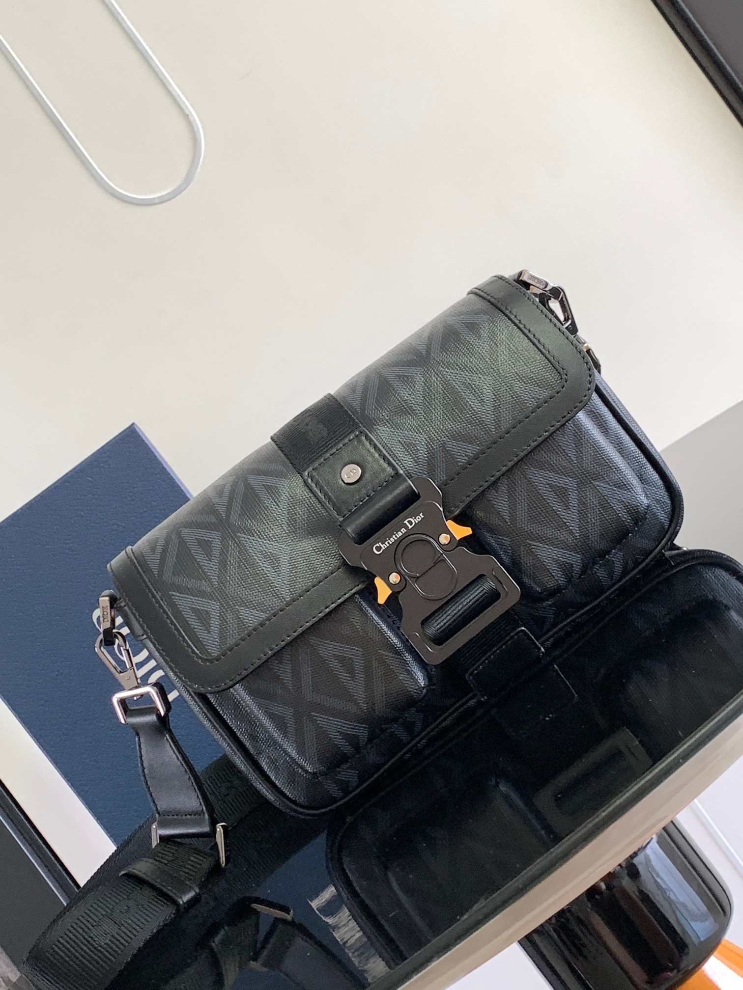 Diro Hit The Road Handbags-27 x 17 x 9CM