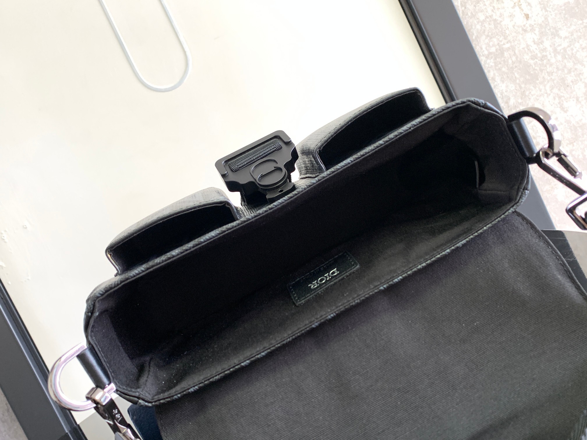 Diro Hit The Road Handbags-27 x 17 x 9CM