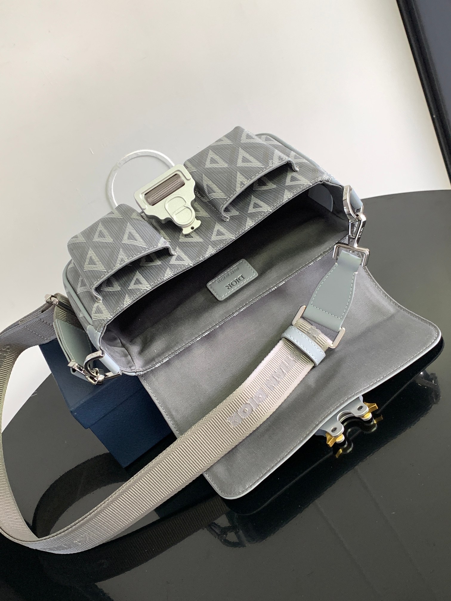 Diro Hit The Road Handbags-27 x 17 x 9CM