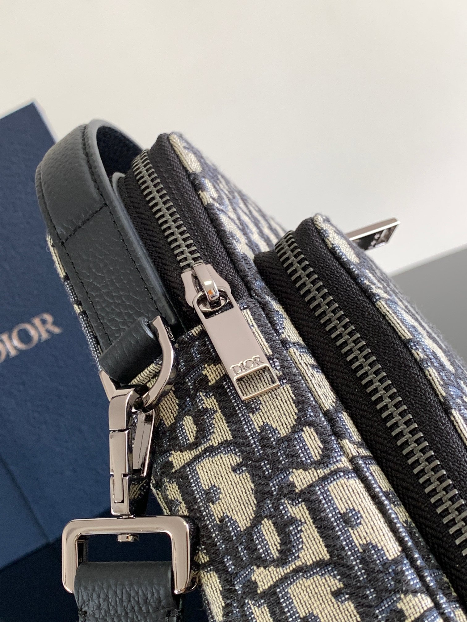 Diro Rider Handbags-10 x 17 x 5CM