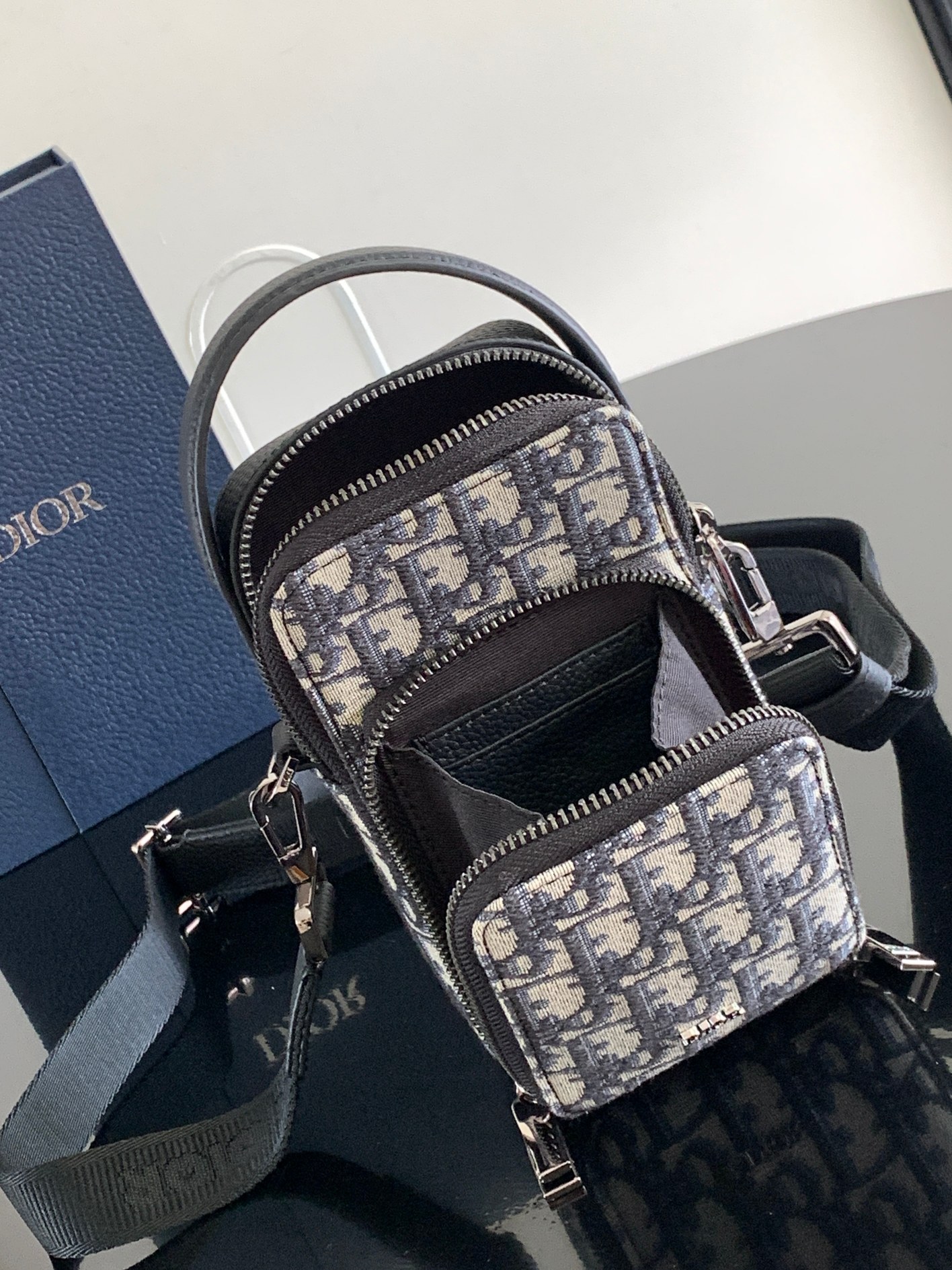 Diro Rider Handbags-10 x 17 x 5CM