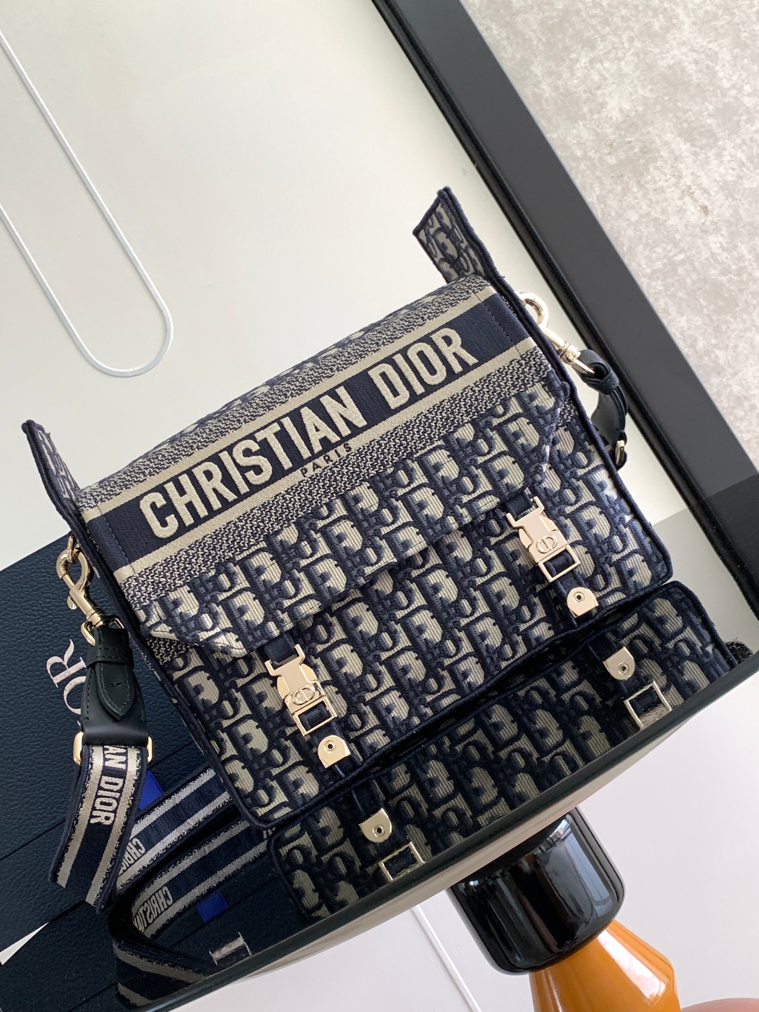 Diro Oblique Messenger Bag-28×24×12CM