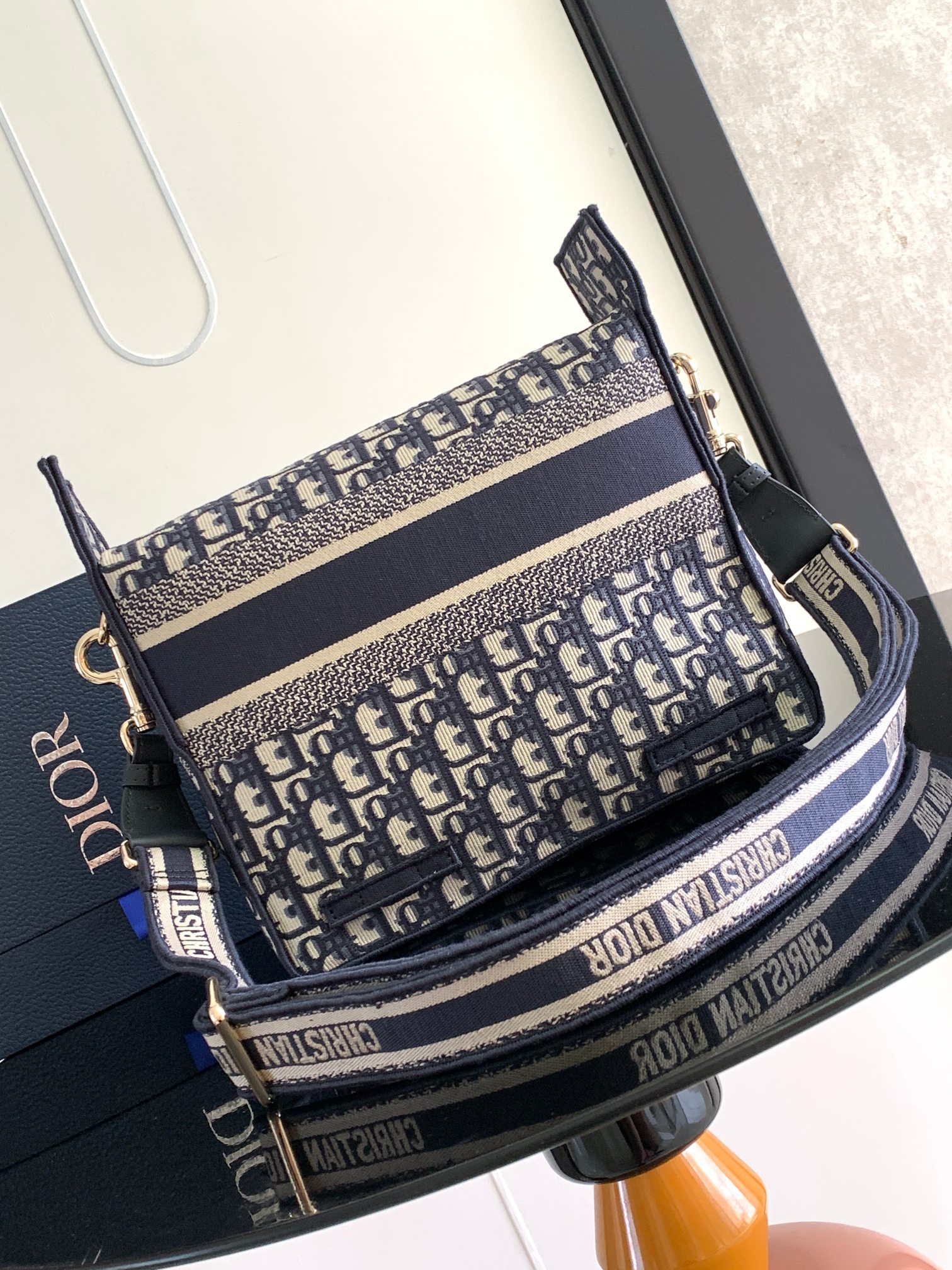 Diro Oblique Messenger Bag-28×24×12CM