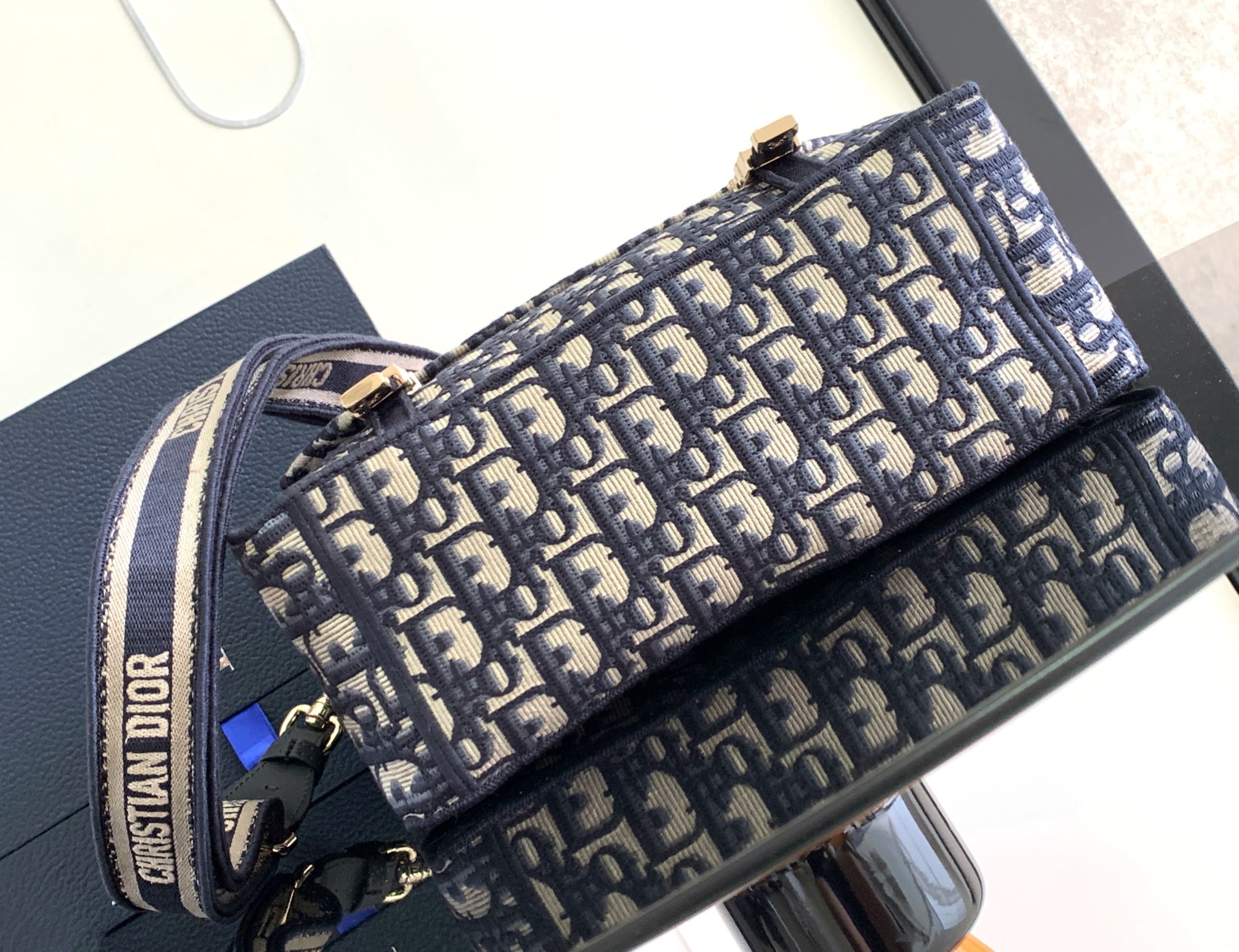 Diro Oblique Messenger Bag-28×24×12CM