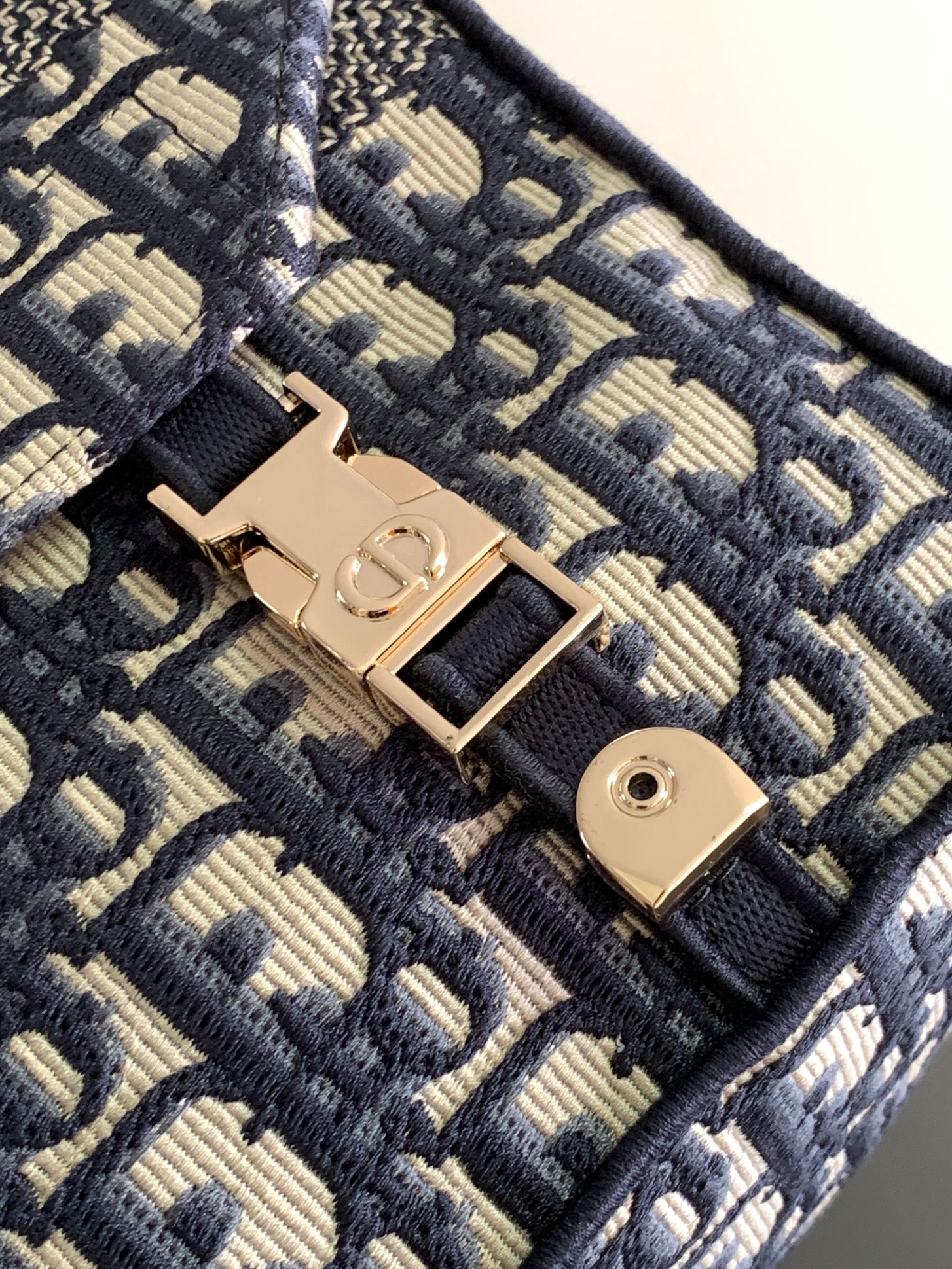 Diro Oblique Messenger Bag-28×24×12CM