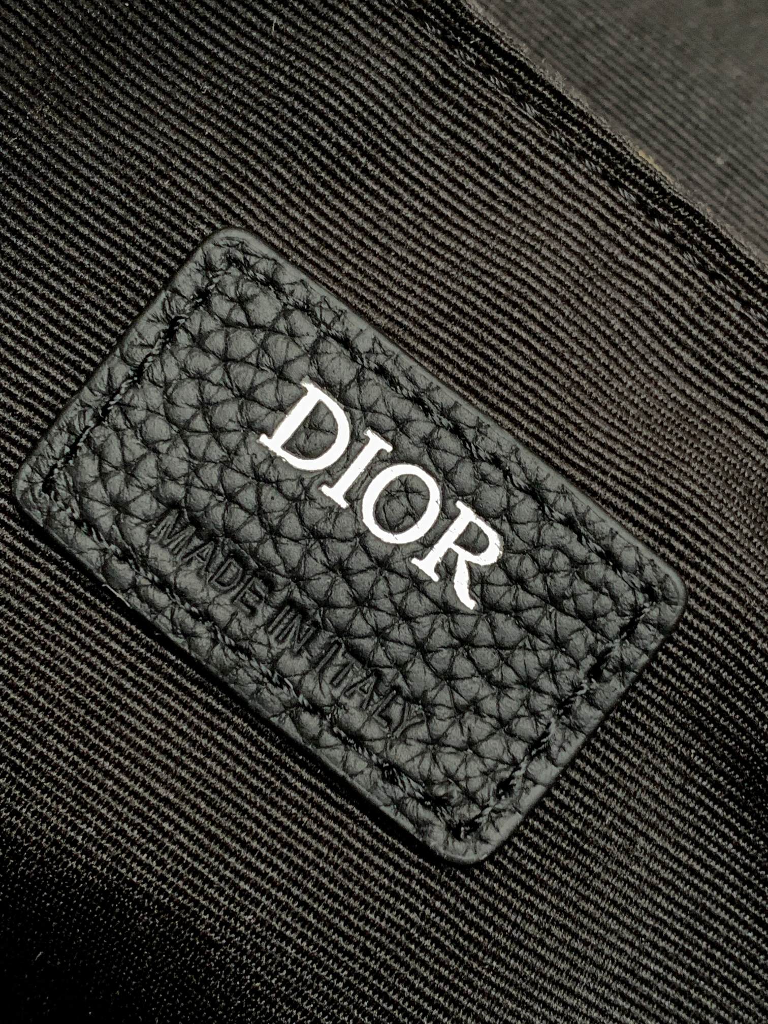 Diro Explorer Crossbody Bag-20 x 15 x 5CM