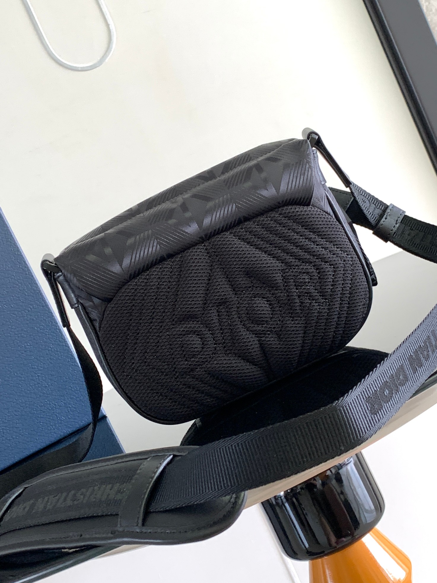 Diro Explorer Crossbody Bag-20 x 15 x 5CM