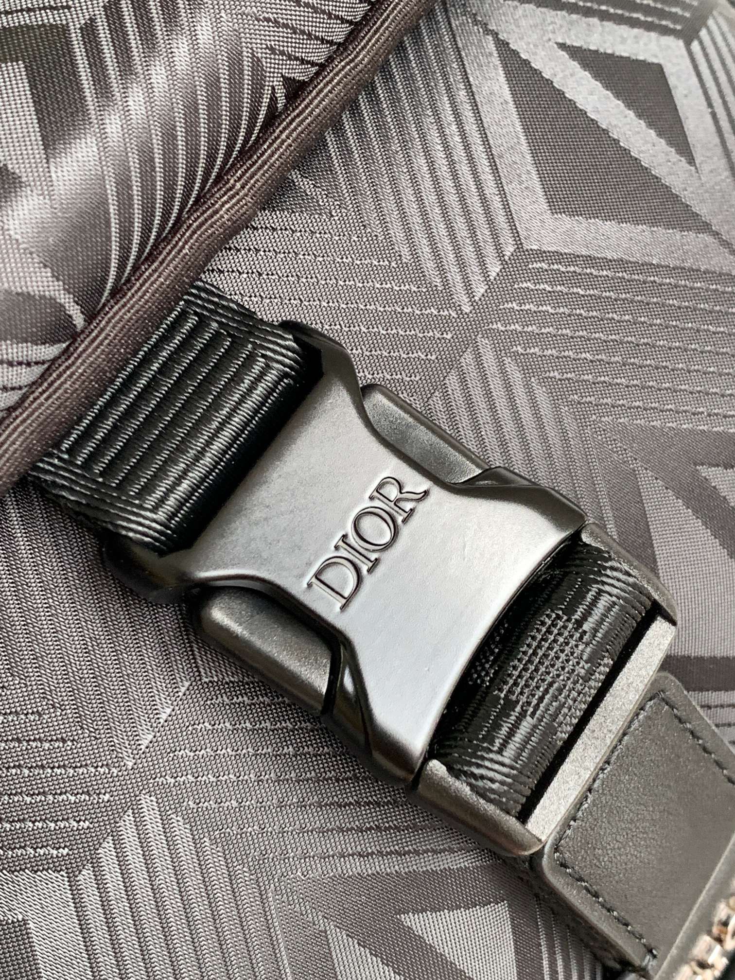 Diro Explorer Crossbody Bag-20 x 15 x 5CM