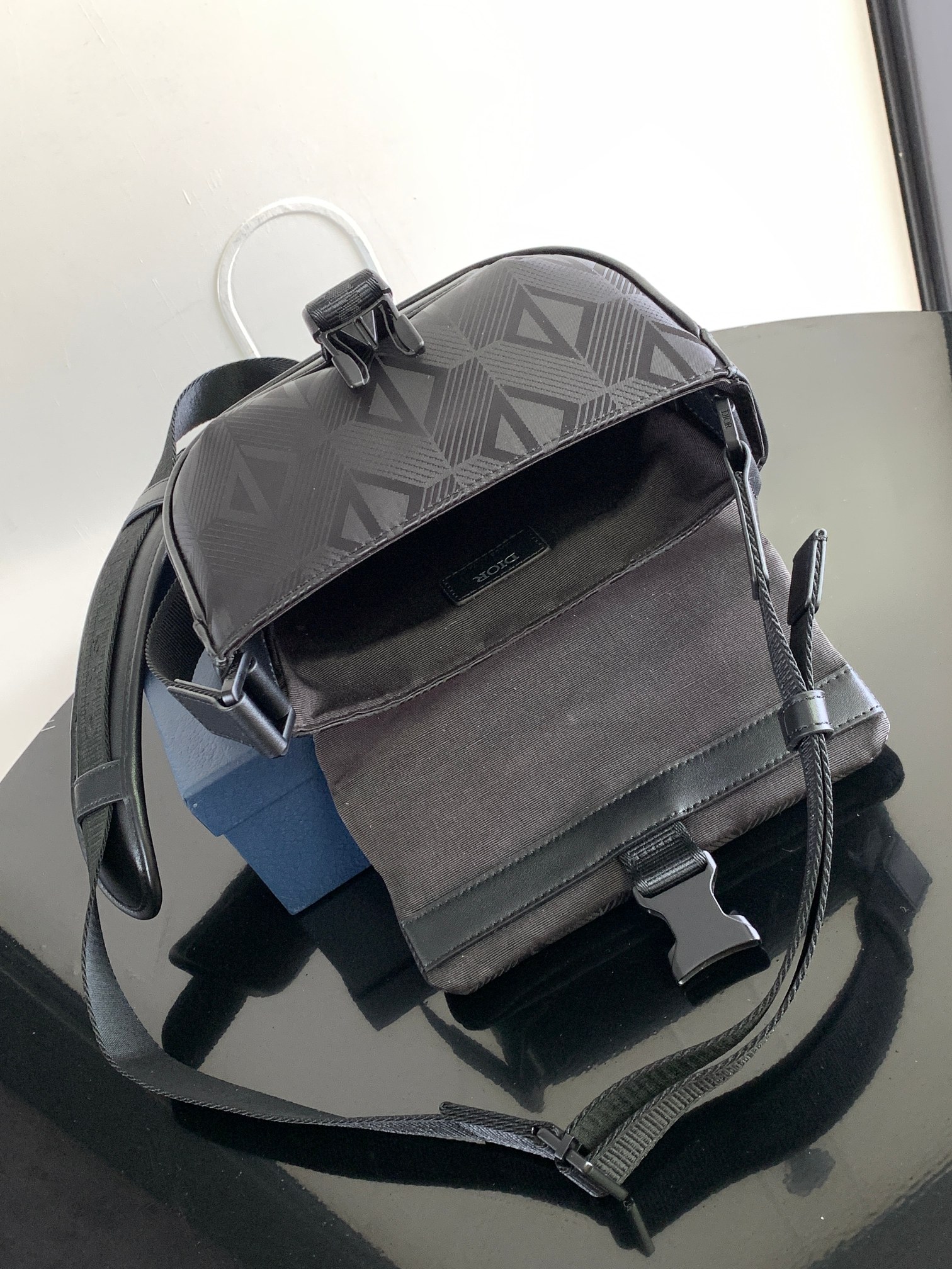 Diro Explorer Crossbody Bag-20 x 15 x 5CM
