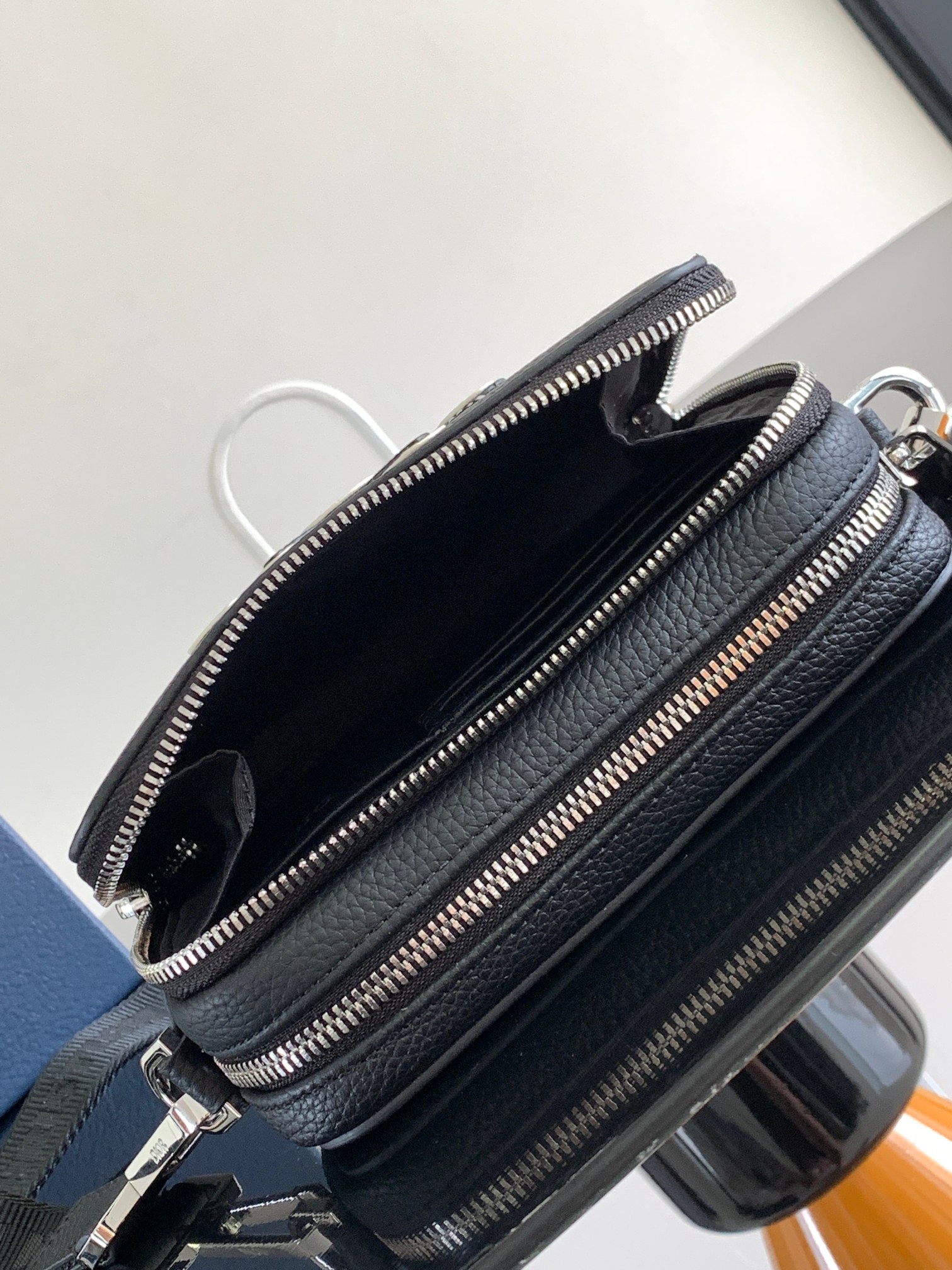 Diro Oblique HandleBag-17 x 12.5 x 55CM