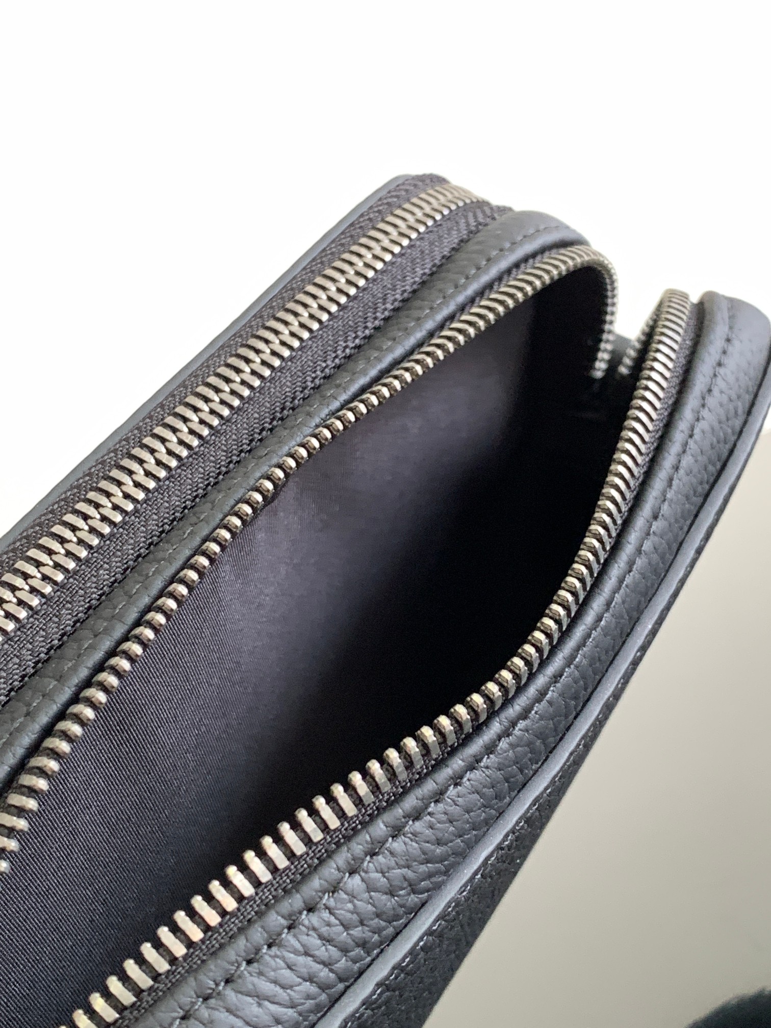 Diro Oblique HandleBag-17 x 12.5 x 55CM