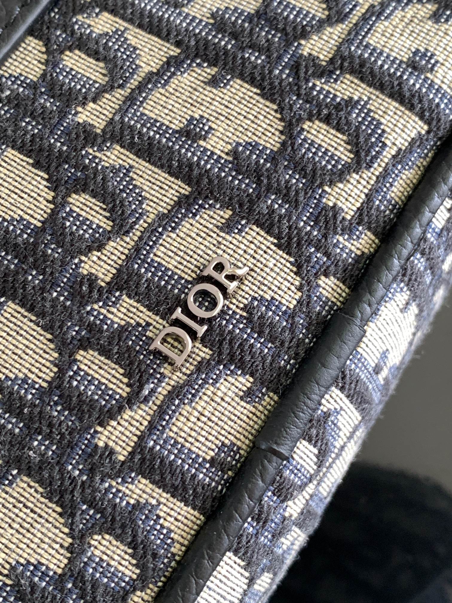 Diro Safari Messenger Bag-17 x 12.5 x 4CM