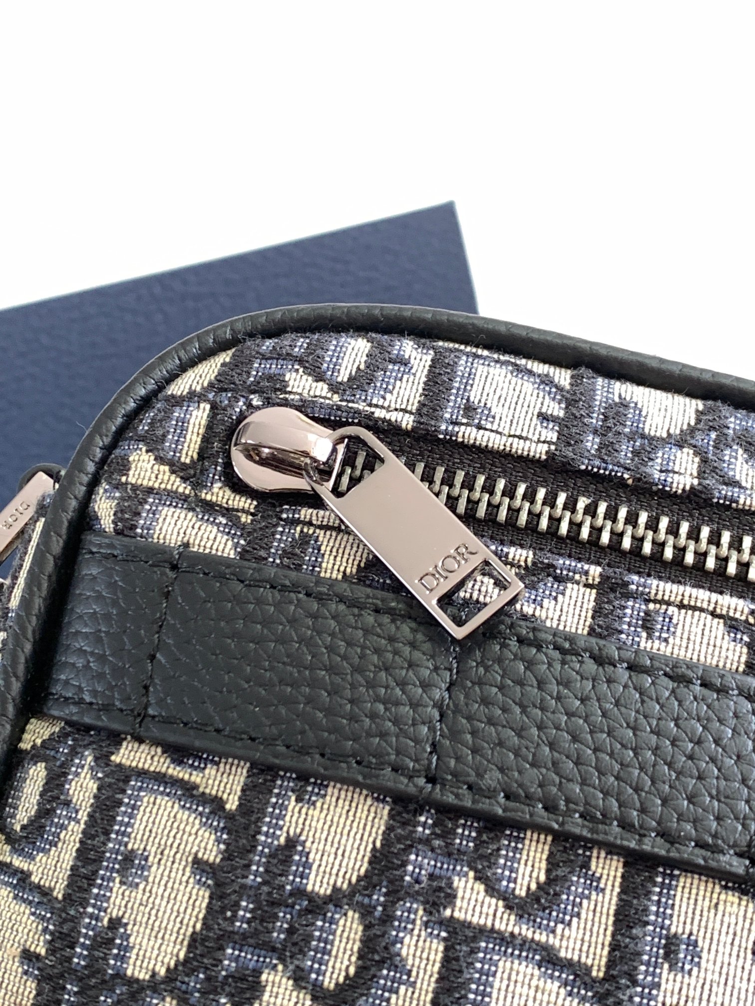 Diro Safari Messenger Bag-17 x 12.5 x 4CM