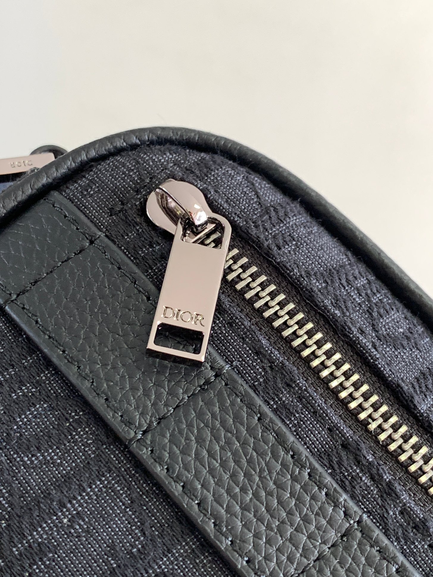 Diro Safari Messenger Bag-17 x 12.5 x 4CM