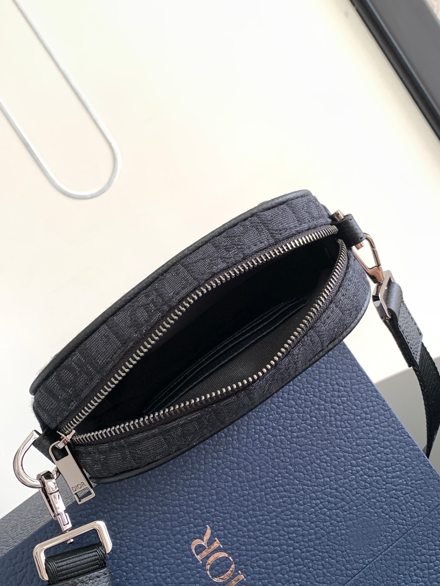 Diro Safari Messenger Bag-17 x 12.5 x 4CM