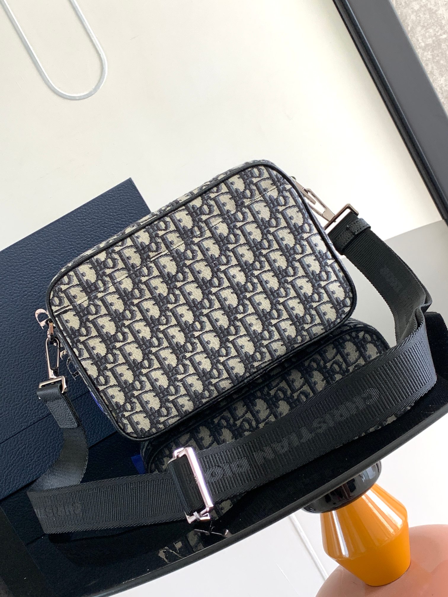 Diro Safari Messenger Bag-26 x 17 x 7CM