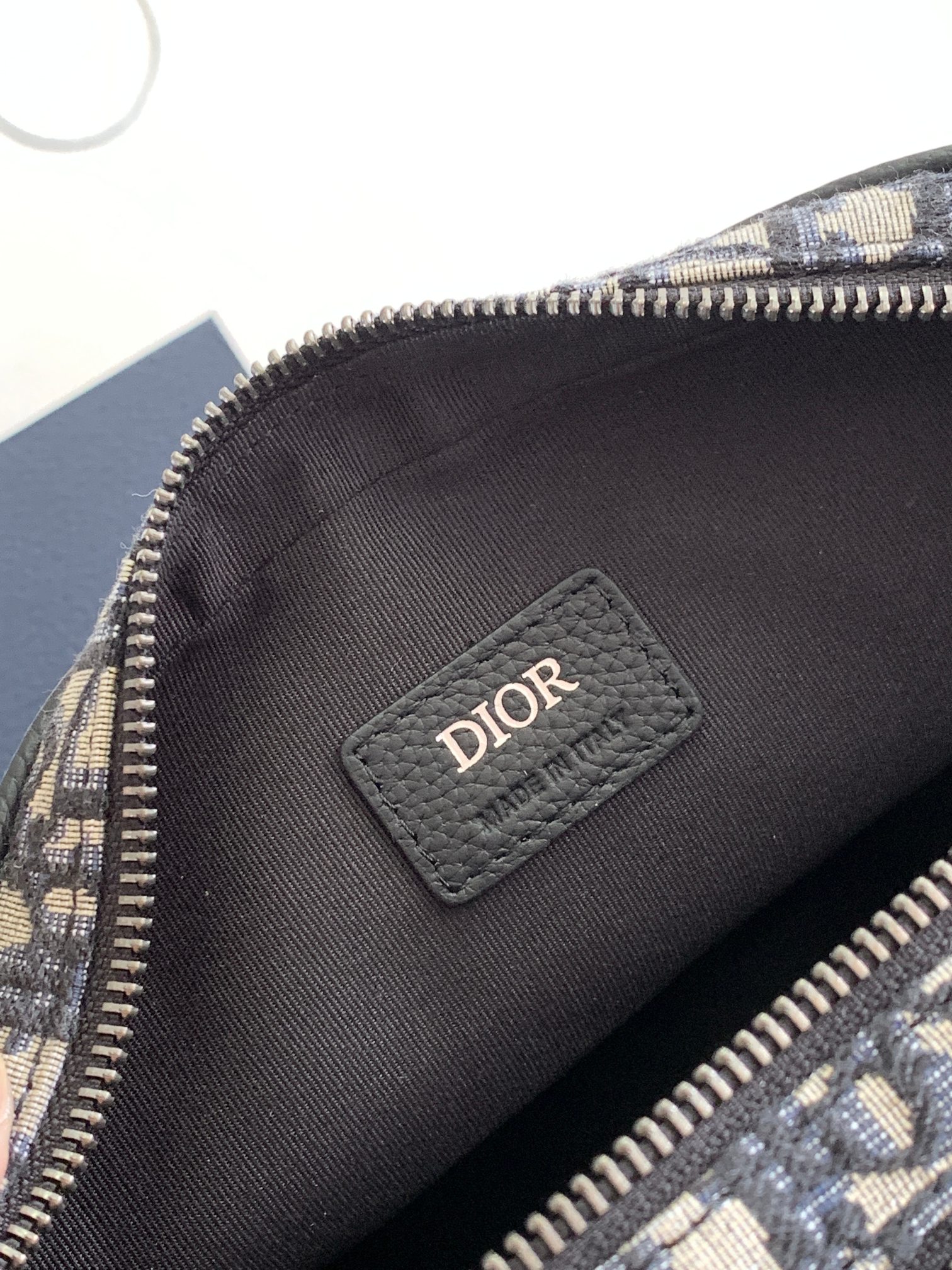 Diro Safari Messenger Bag-26 x 17 x 7CM Diro Safari Messenger Bag-26 x 17 x 7CM
