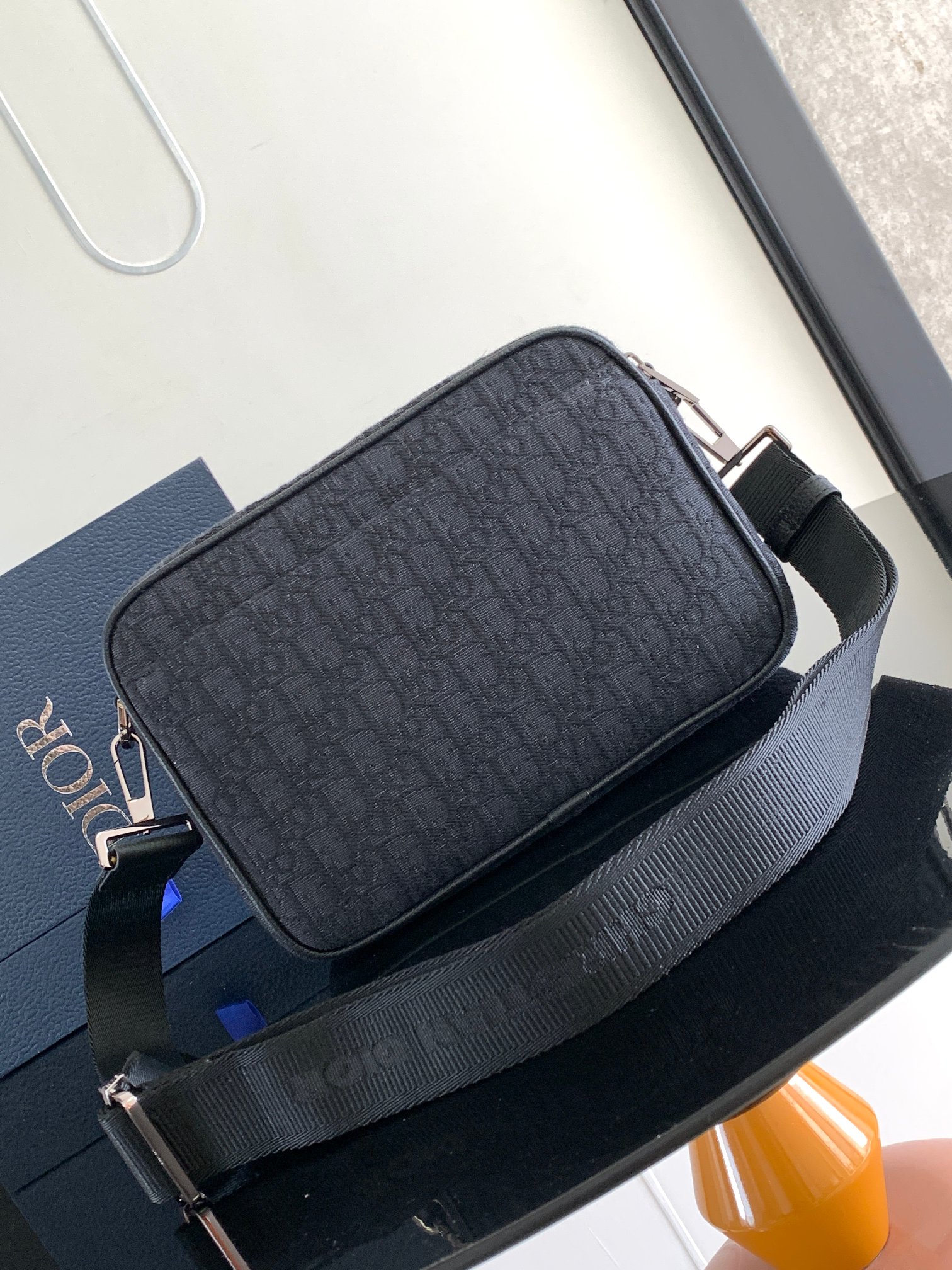 Diro Safari Messenger Bag-26 x 17 x 7CM