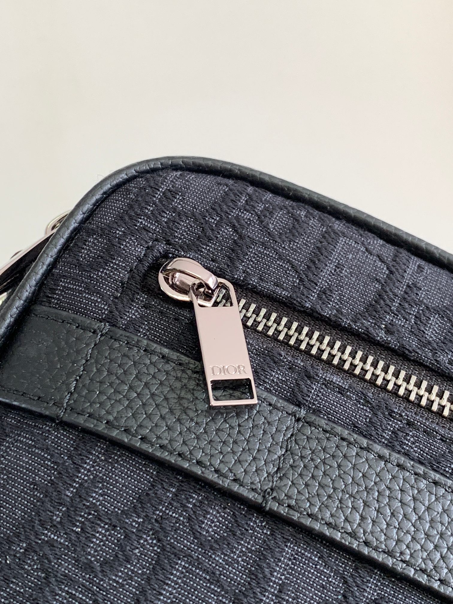 Diro Safari Messenger Bag-26 x 17 x 7CM