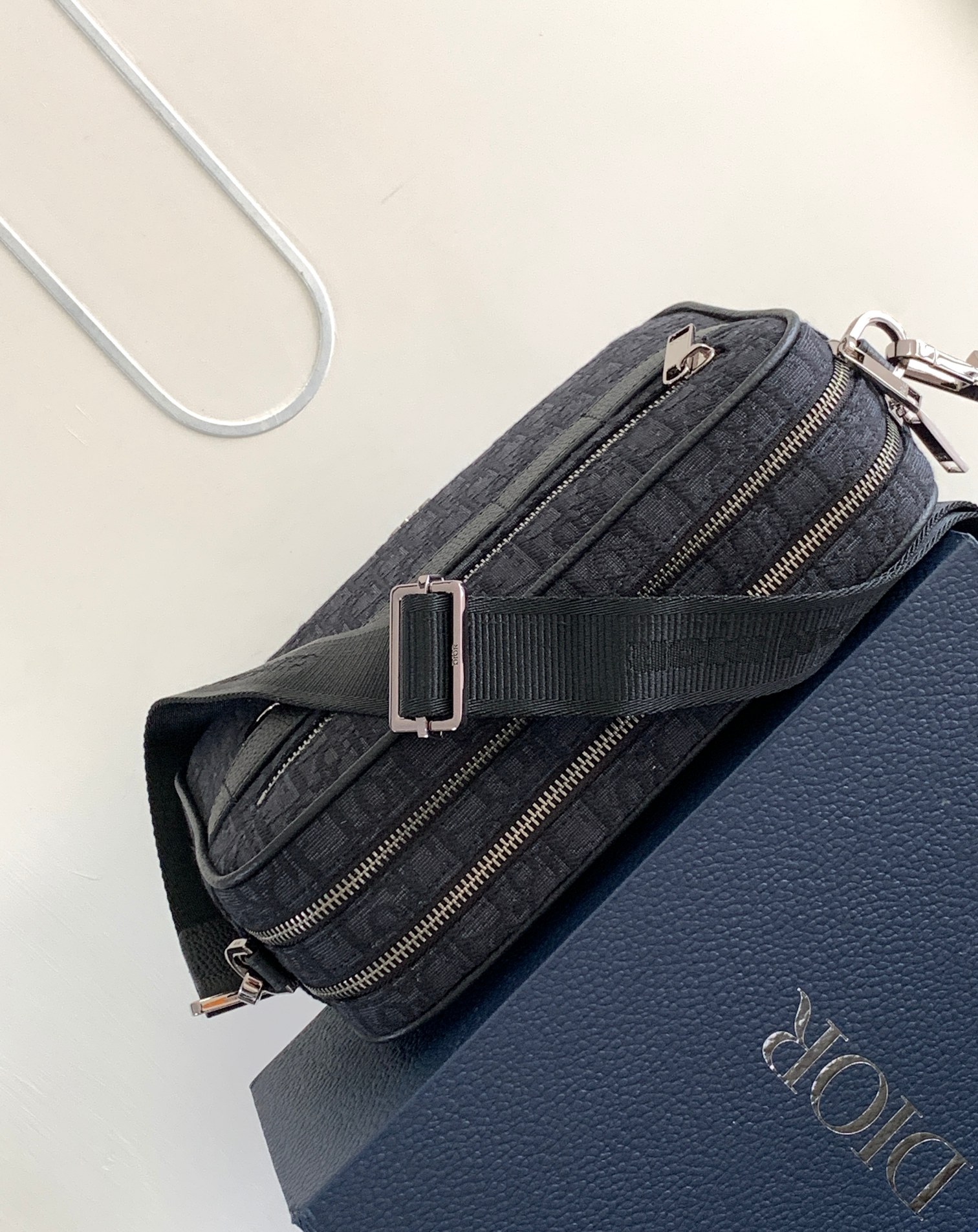 Diro Safari Messenger Bag-26 x 17 x 7CM