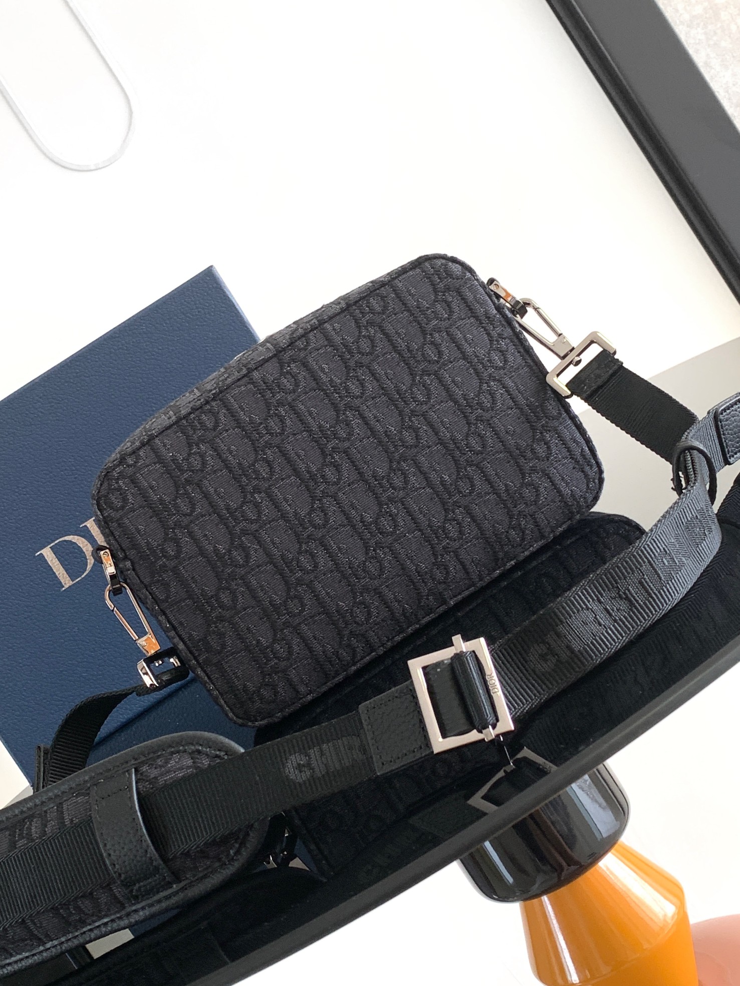 Diro Safari Messenger Bag-22 x 15 x 6CM