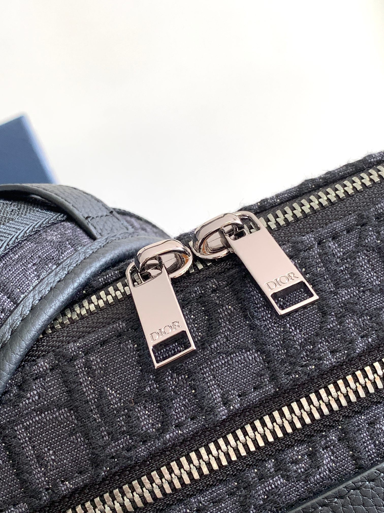 Diro Safari Messenger Bag-22 x 15 x 6CM