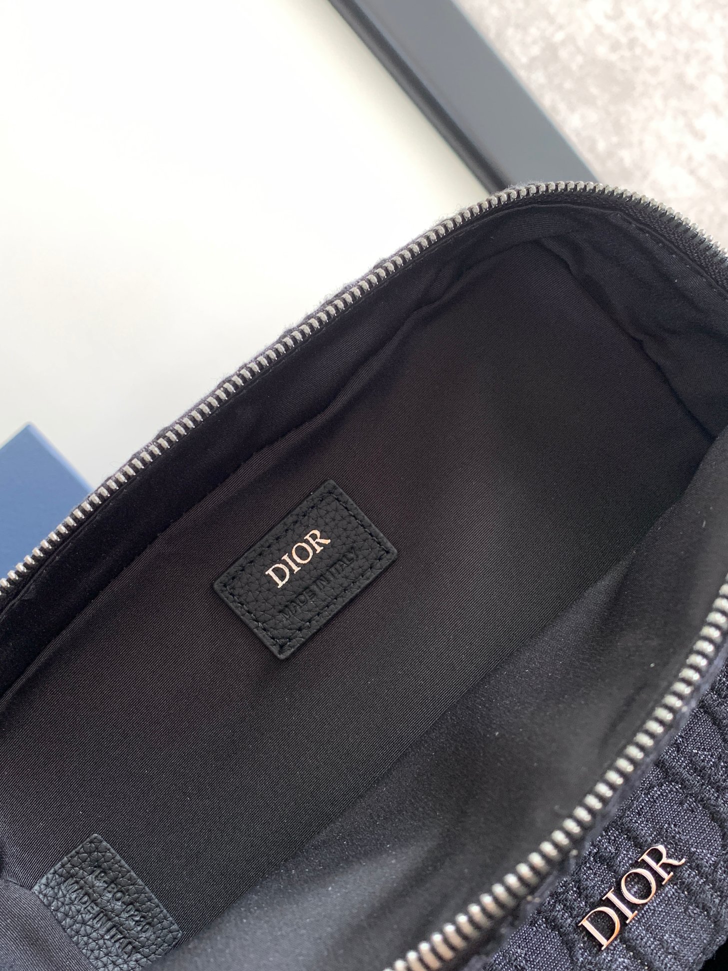 Diro Safari Messenger Bag-22 x 15 x 6CM
