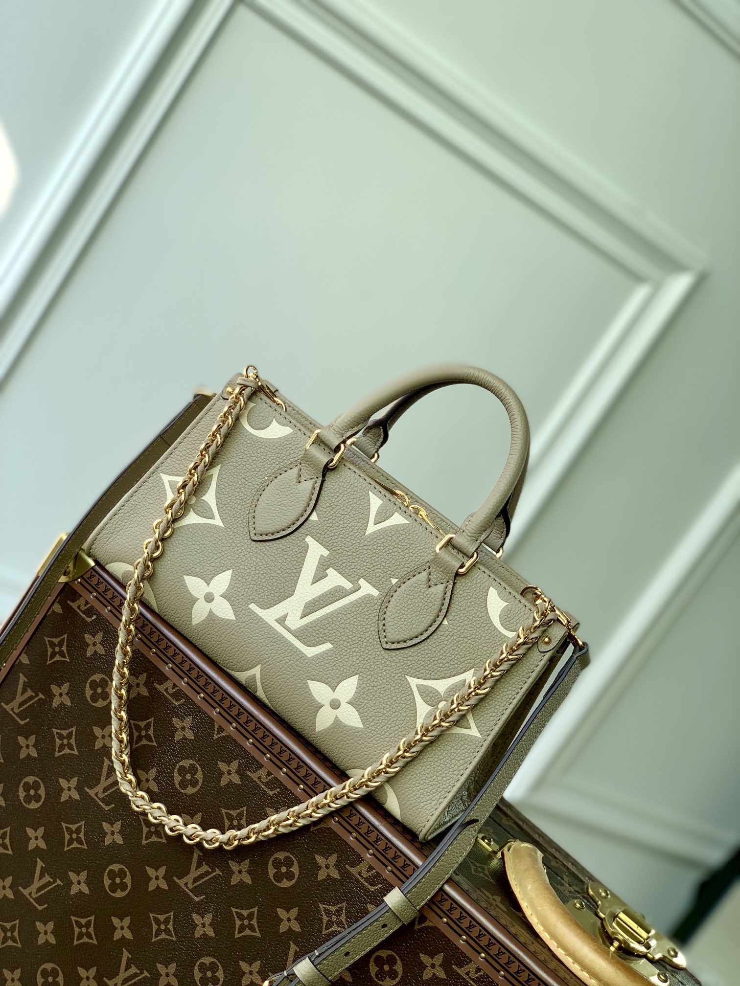 Louis Vuitton OnTheGo East West Handbag-M23640-25*13*10CM