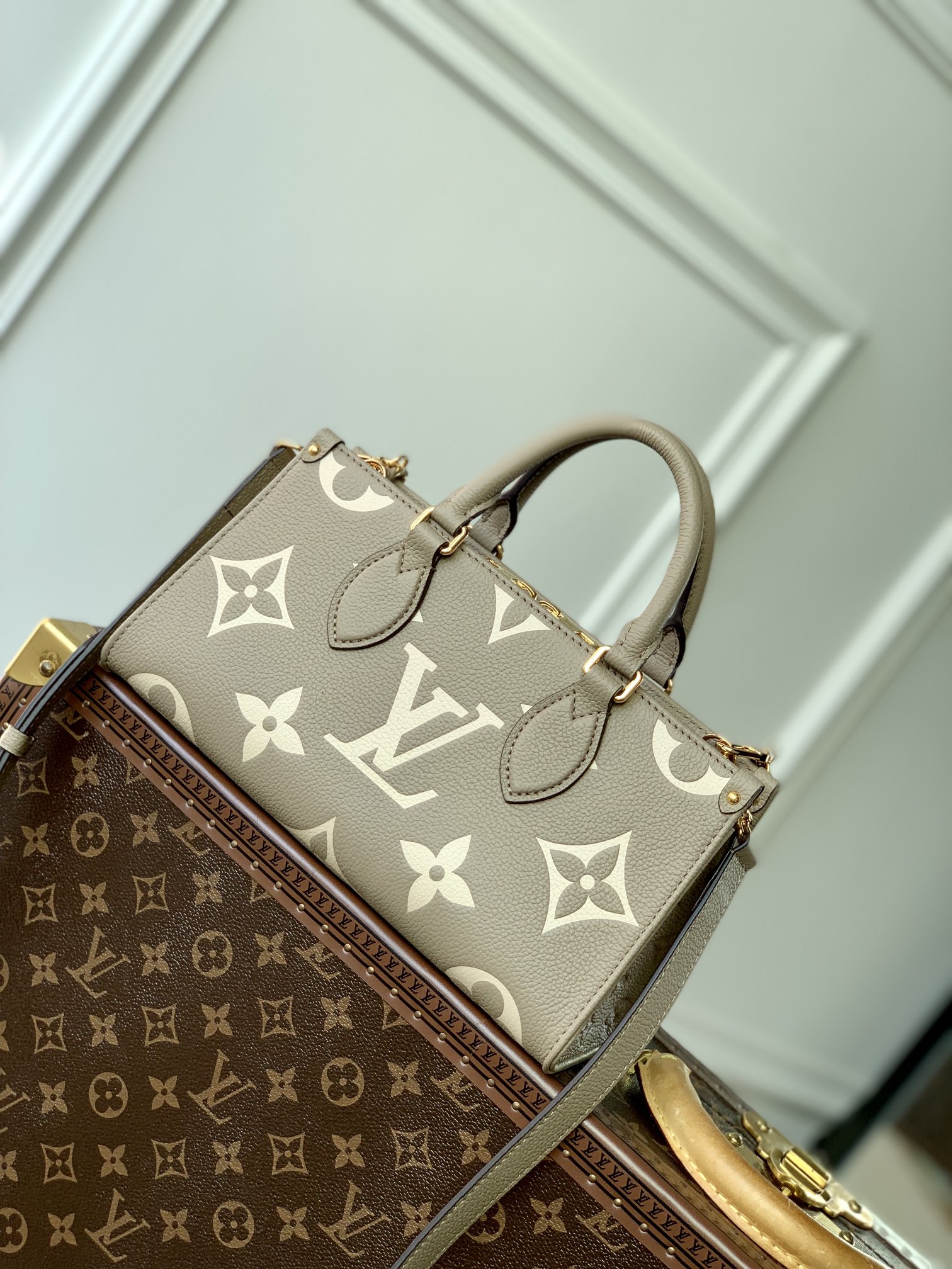 Louis Vuitton OnTheGo East West Handbag-M23640-25*13*10CM