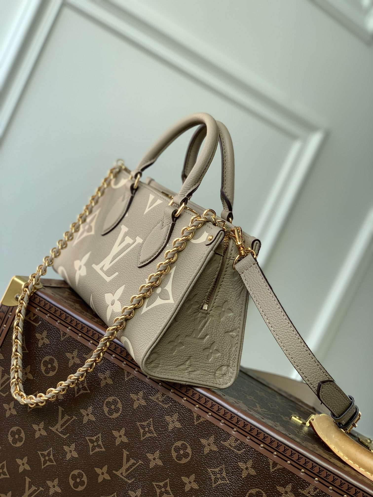 Louis Vuitton OnTheGo East West Handbag-M23640-25*13*10CM
