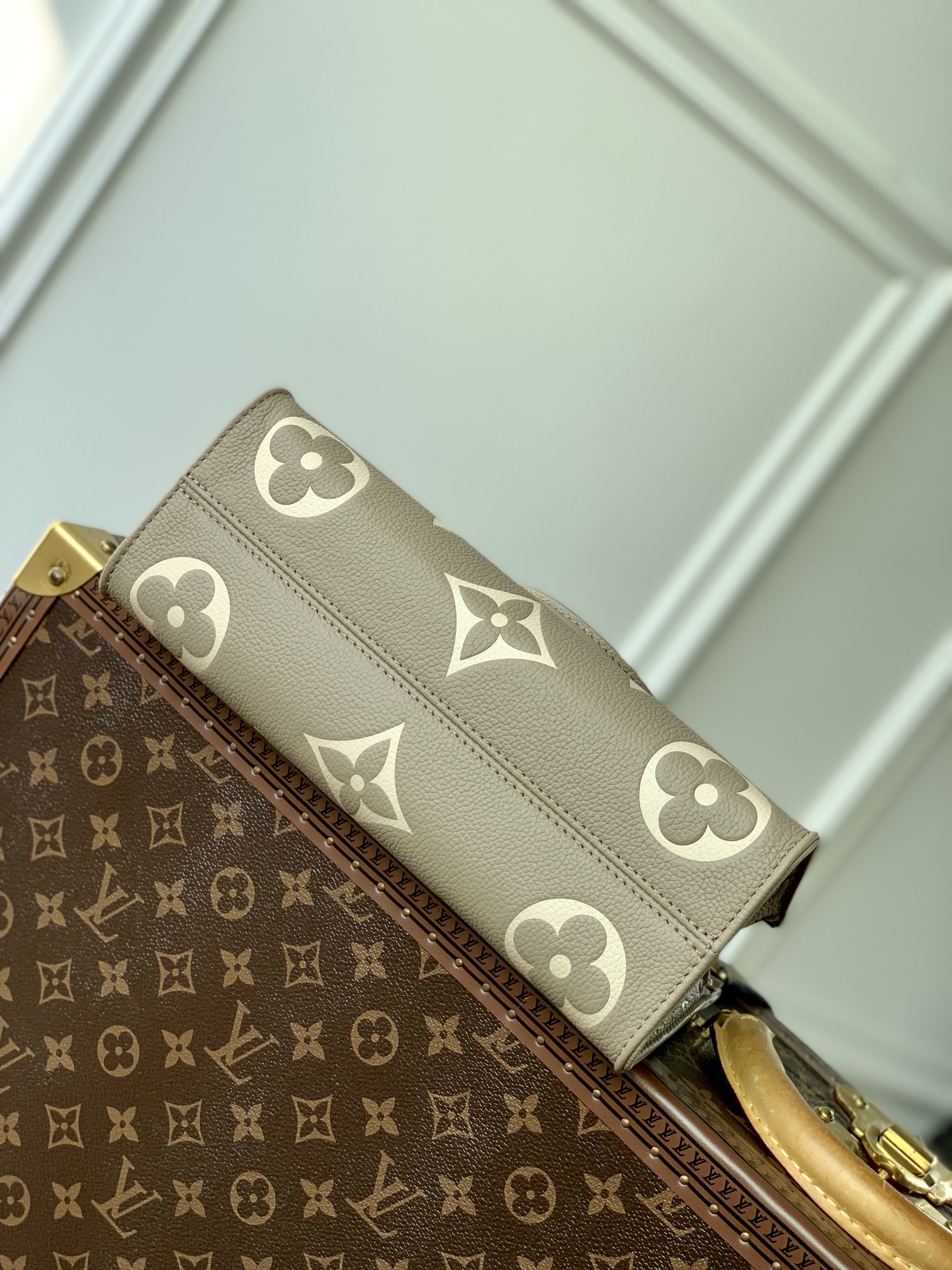 Louis Vuitton OnTheGo East West Handbag-M23640-25*13*10CM