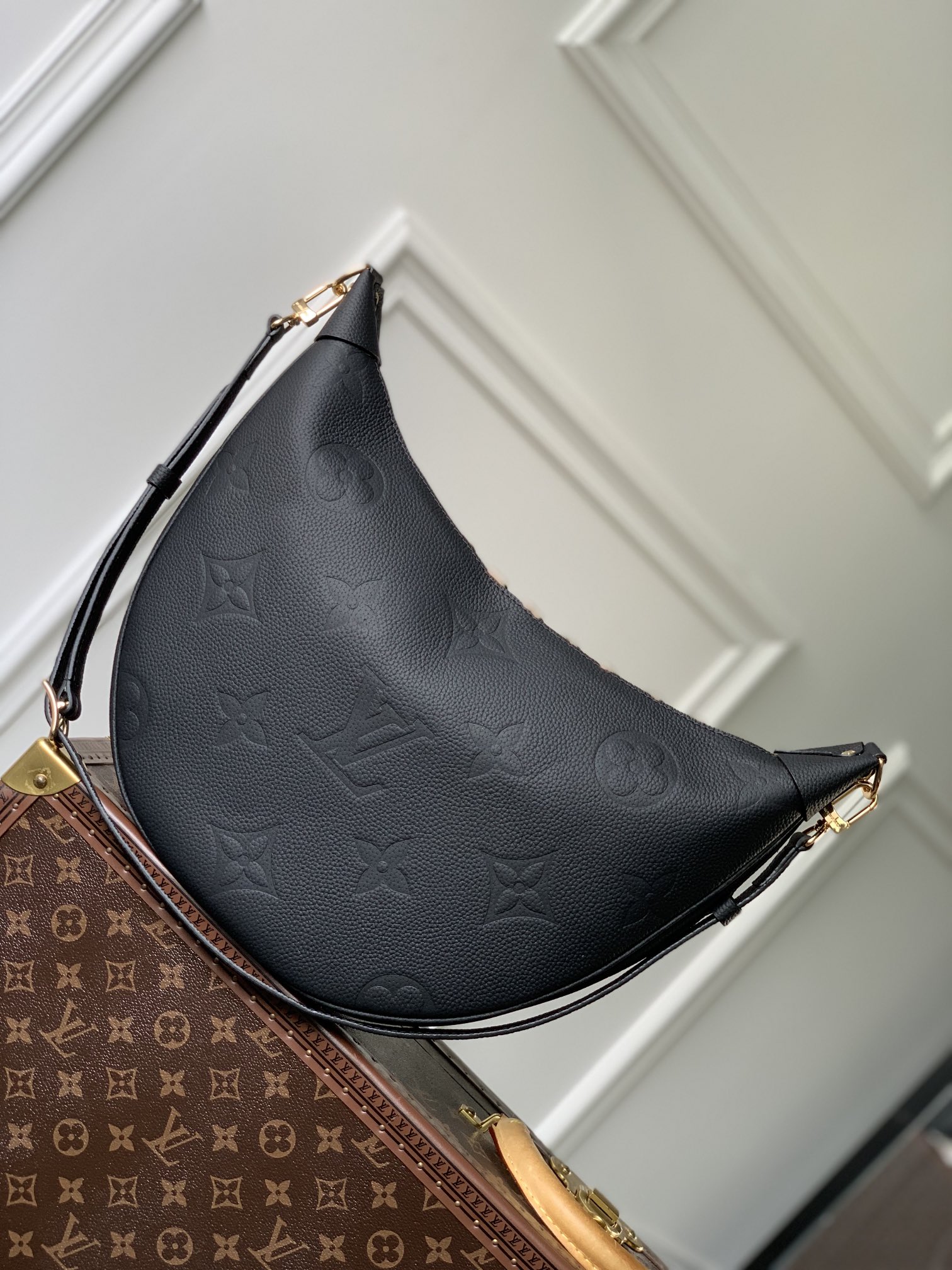 Louis Vuitton Loop Hobo Handbags-M46725-38*26*10CM