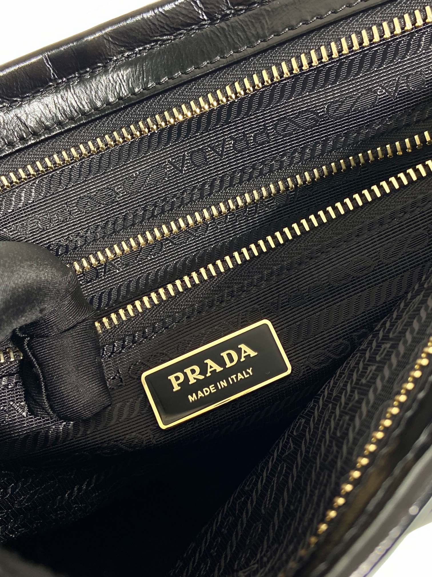 Prada LusSolf 1BA433 Crossbody Bag-38*30*12M Prada LusSolf 1BA433 Crossbody Bag-38*30*12M