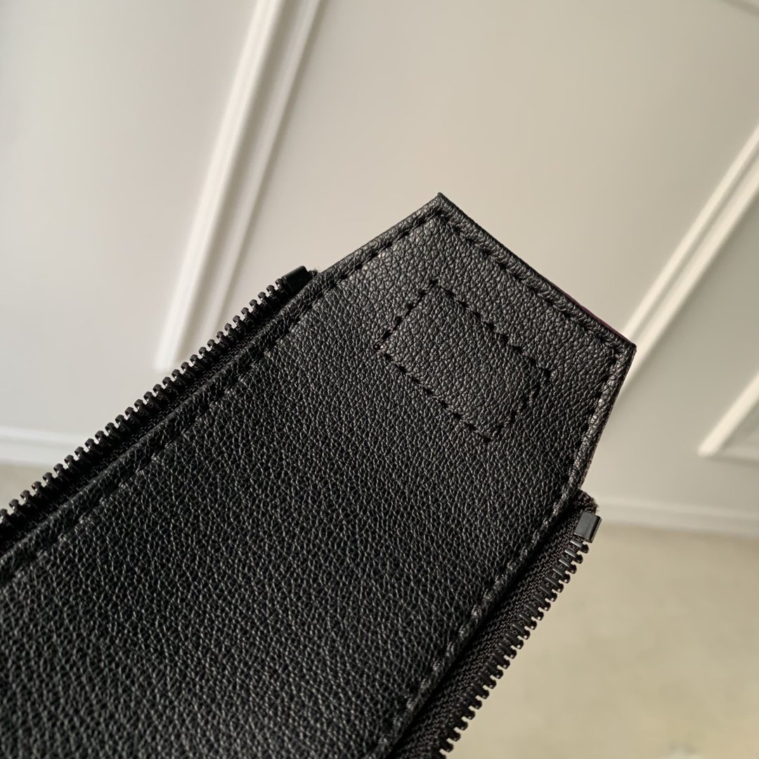 Louis Vuitton Locker Dopp Kit Pouch -28 x 15 x 16.5CM