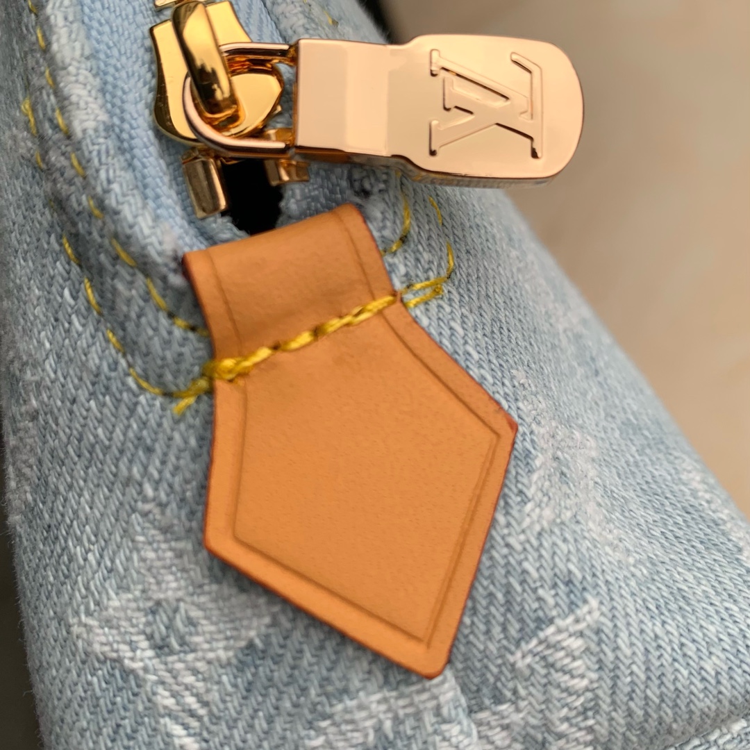 Louis Vuitton Pochette Cosmétique-19 x 12 x 6CM Louis Vuitton Pochette Cosmétique-19 x 12 x 6CM