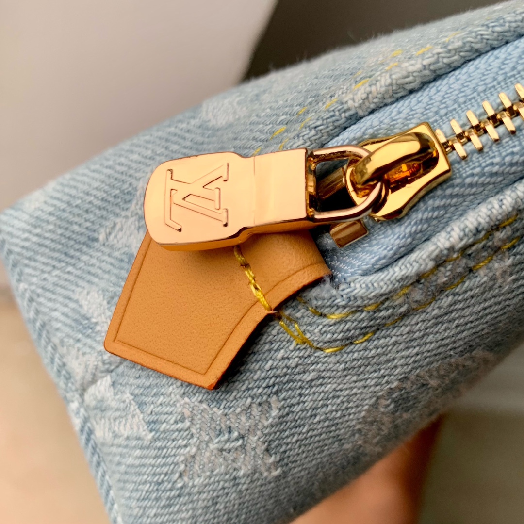 Louis Vuitton Pochette Cosmétique-19 x 12 x 6CM Louis Vuitton Pochette Cosmétique-19 x 12 x 6CM