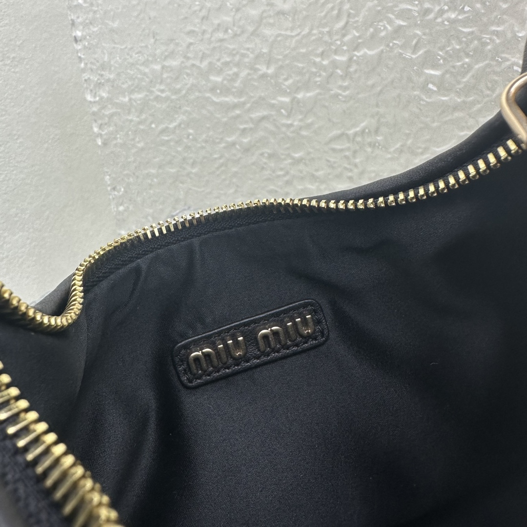MiuMiu Wander Hobo Bag-20*6*17CM