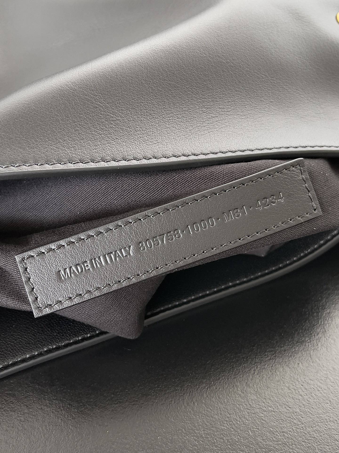 Balenciag Bel Air Shoulder Bag-43.9*39.8*15CM
