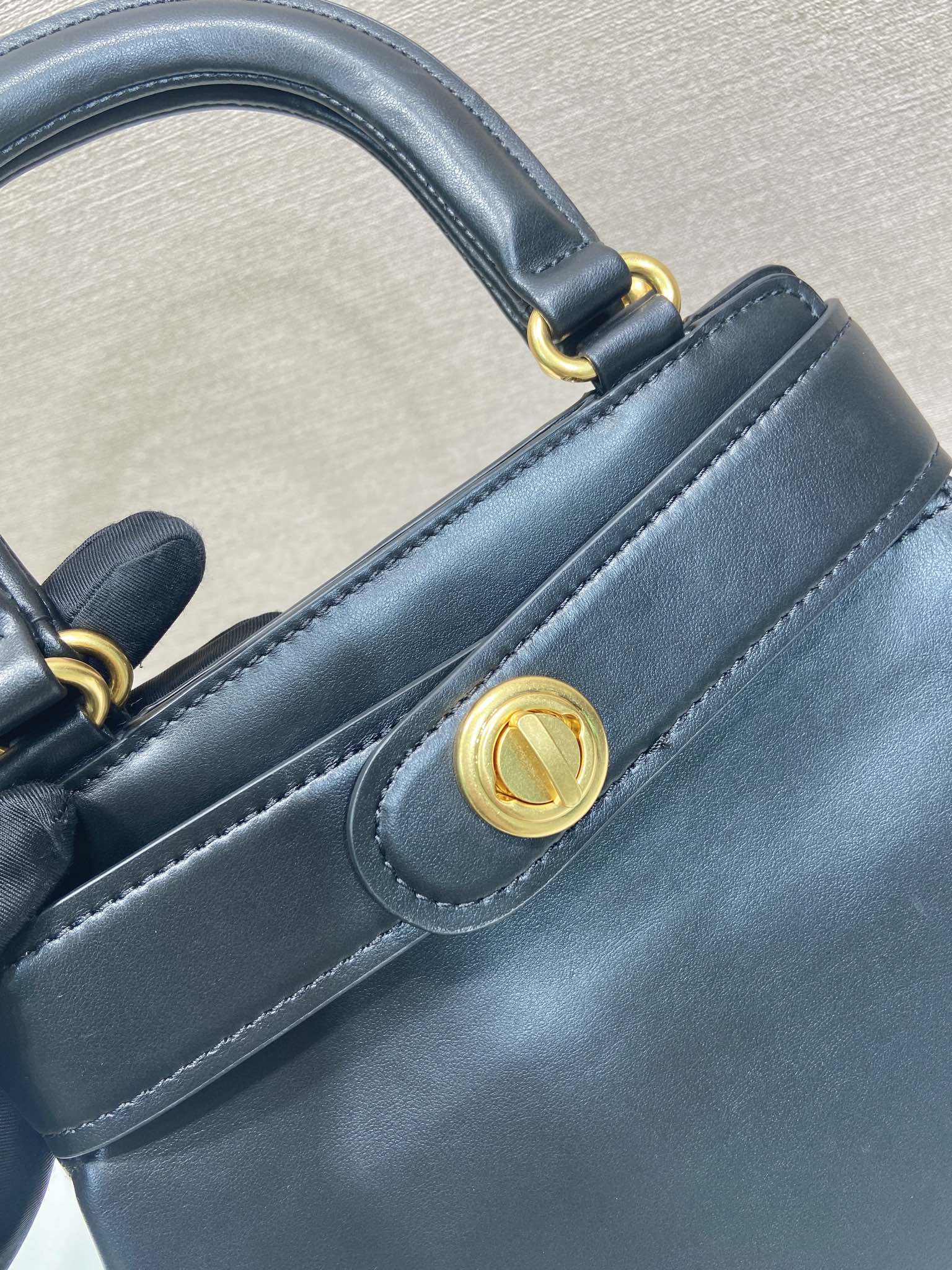 Prada Women’s Leather Tote -31*28*5CM