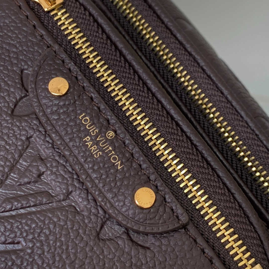 Louis Vuitton Mini Bumbag-17 x 12 x 9.5CM Louis Vuitton Mini Bumbag-17 x 12 x 9.5CM