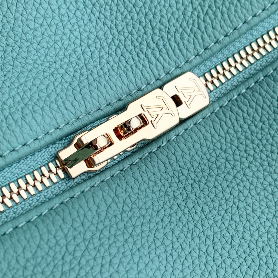 Louis Vuitton M13668 Top Handbags-40*20*25CM