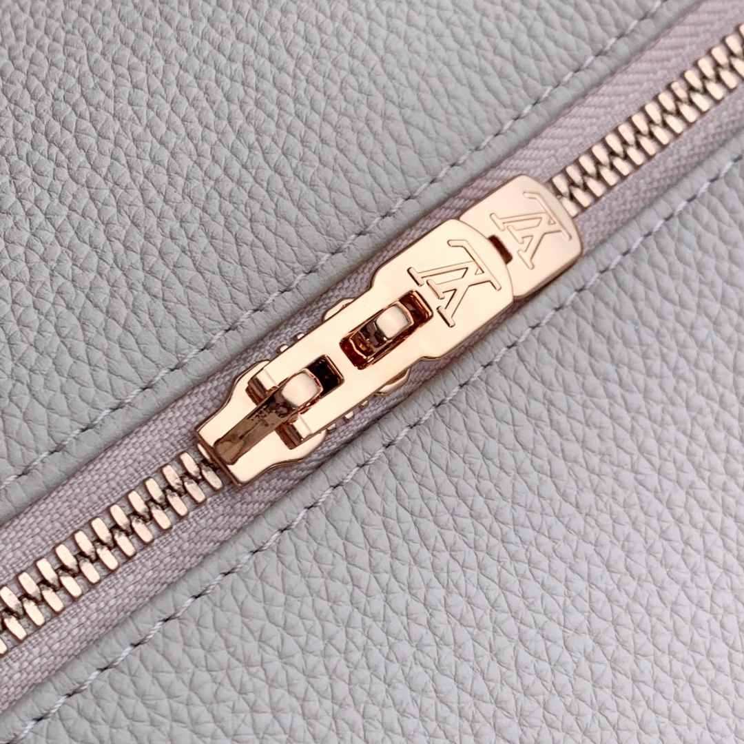Louis Vuitton M13668 Top Handbags-40*20*25CM