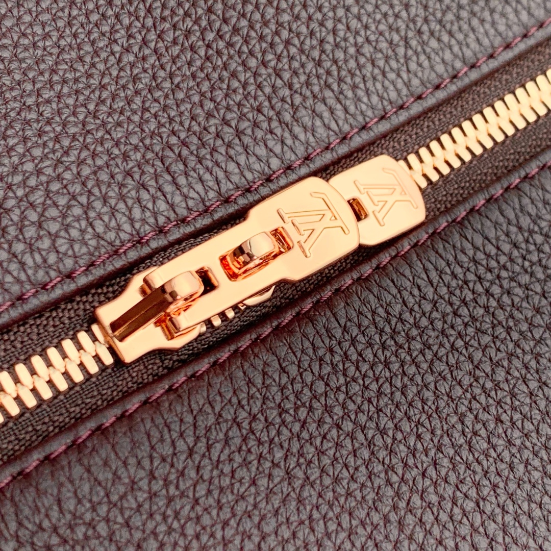 Louis Vuitton M13668 Top Handbags-40*20*25CM