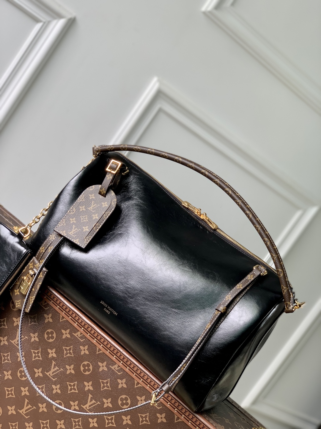 Louis Vuitton M13668 Top Handbags-40*20*25CM