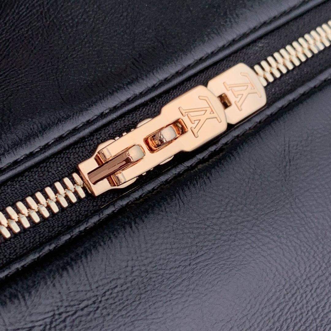 Louis Vuitton M13668 Top Handbags-40*20*25CM